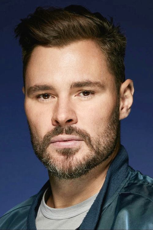 Patrick John Flueger jako Adam Ruzek w obsadzie Chicago P.D.
