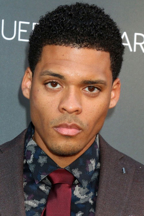 Deric Augustine jako Miles Penn w obsadzie Rekrut