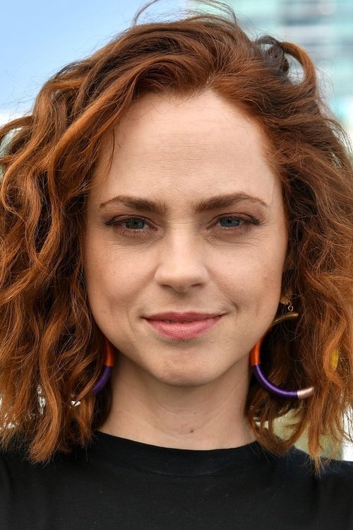 Fiona Dourif jako Dr. Cassie McKay w obsadzie The Pitt