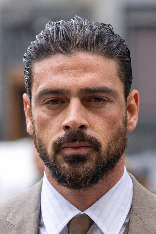 Podobny aktor do Supriya Ganesh: Michele Morrone