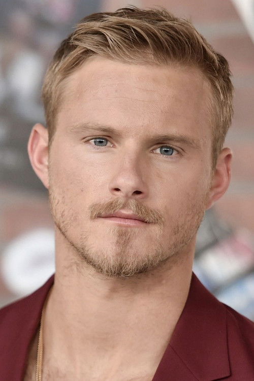 Podobny aktor do John David Washington: Alexander Ludwig