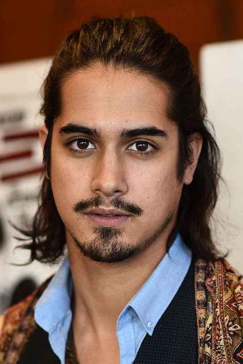 Podobny aktor do Damson Idris: Avan Jogia