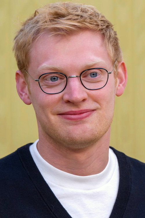 Podobny aktor do Marc Menchaca: Curry Barker