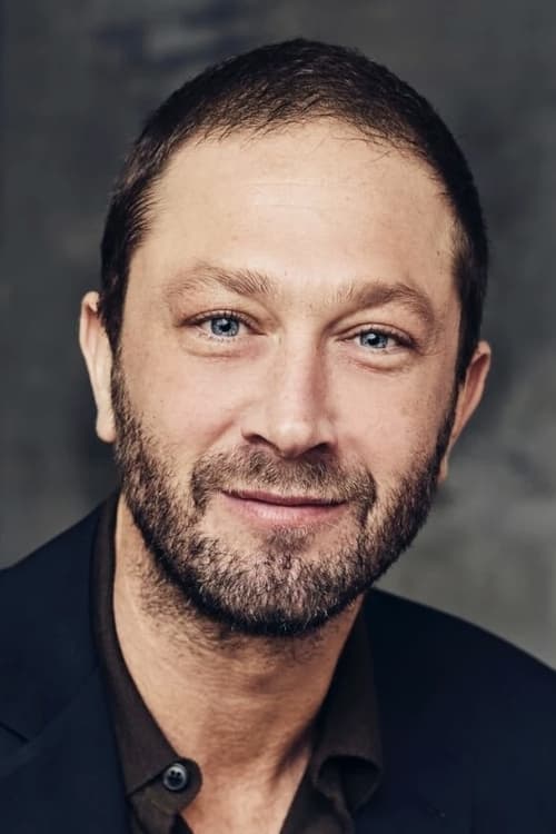 Podobny aktor do Joel McHale: Ebon Moss-Bachrach