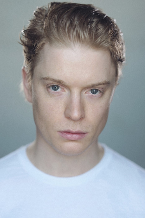 Podobny aktor do John David Washington: Freddie Fox