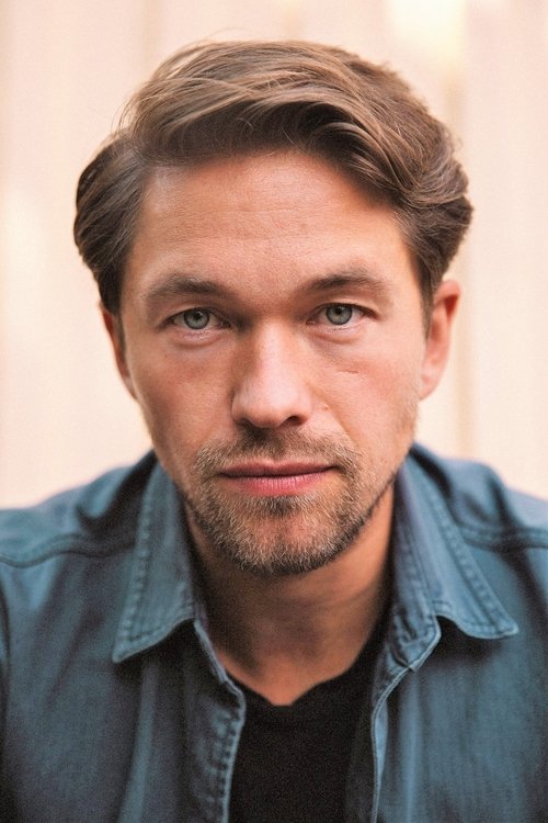 Podobny aktor do Neil Summers: Jakob Oftebro