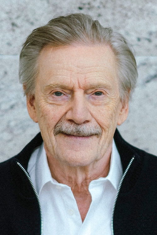 Jesper Christensen jako Michael w obsadzie Wartość sentymentalna