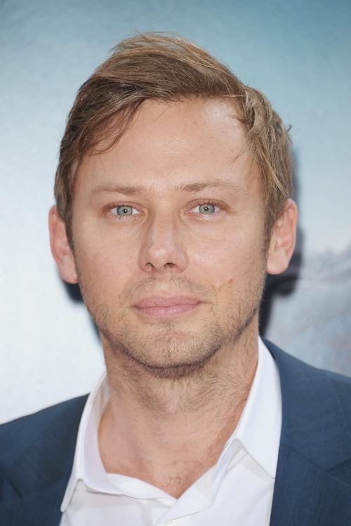 Podobny aktor do Neil Summers: Jimmi Simpson