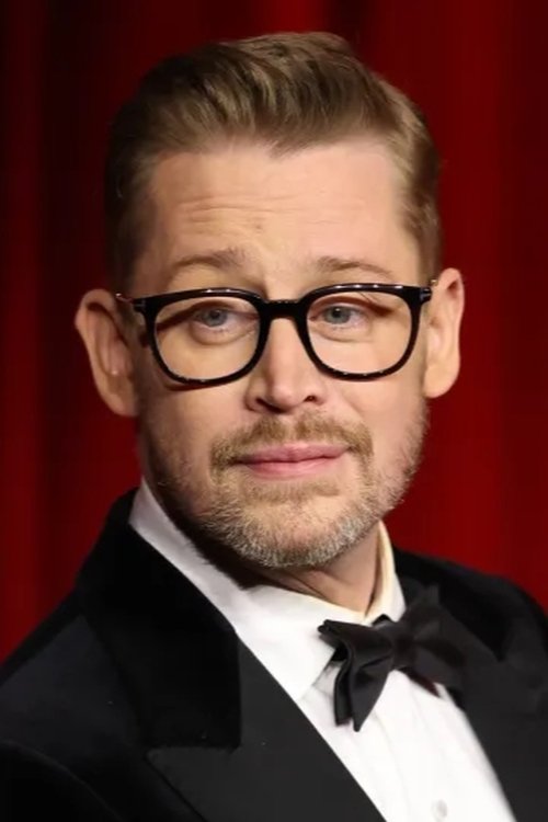 Podobny aktor do Allison Janney: Macaulay Culkin