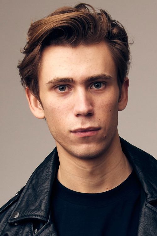 Podobny aktor do Willem Dafoe: Owen Teague