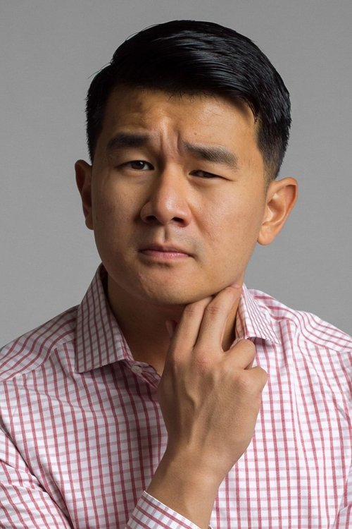 Podobny aktor do Allison Janney: Ronny Chieng
