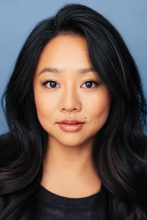 Podobny aktor do Elizabeth Banks: Stephanie Hsu