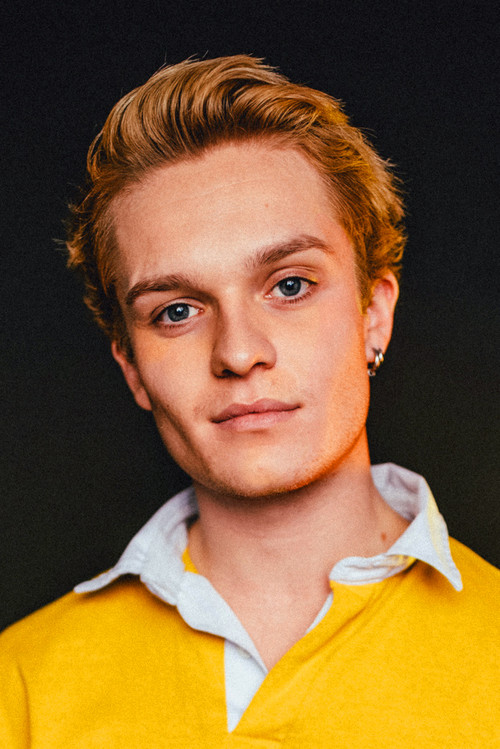Podobny aktor do Willem Dafoe: Tom Glynn-Carney